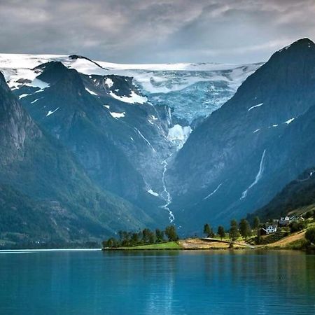 Glacier And Waterfall View Briksdalsbre Buitenkant foto