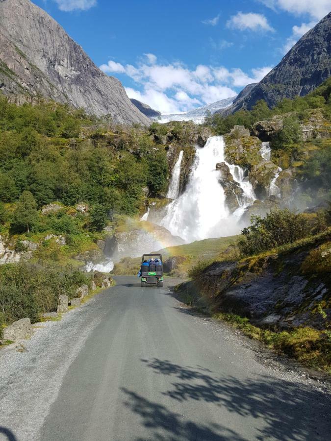 Glacier And Waterfall View Briksdalsbre Buitenkant foto