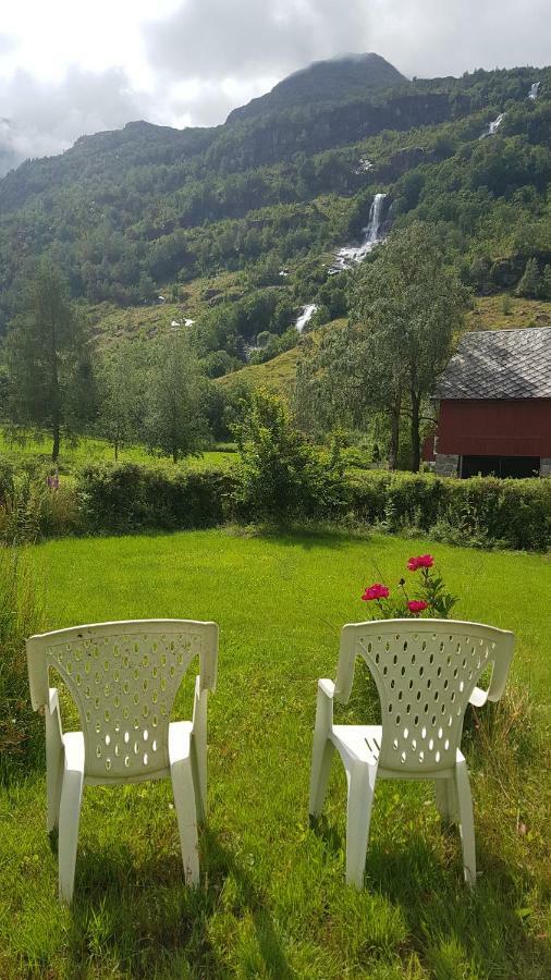 Glacier And Waterfall View Briksdalsbre Buitenkant foto